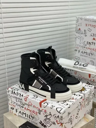 Dolce & Gabbana Preto Branco Tênis Lifestyle de Cano Alto Assimétrico com Alça 9