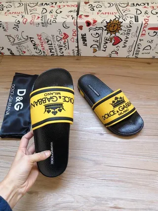 Dolce & Gabbana صندل صفراء وسوداء بتصميم التاج مع حزام 5