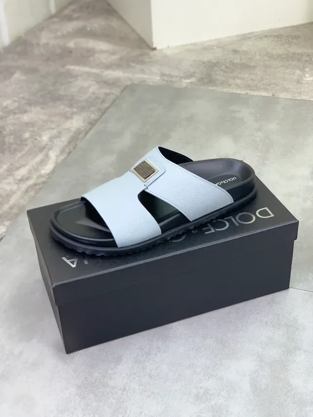 Dolce & Gabbana Sandales Slide en Cuir Texturé Gris Clair Casual 4