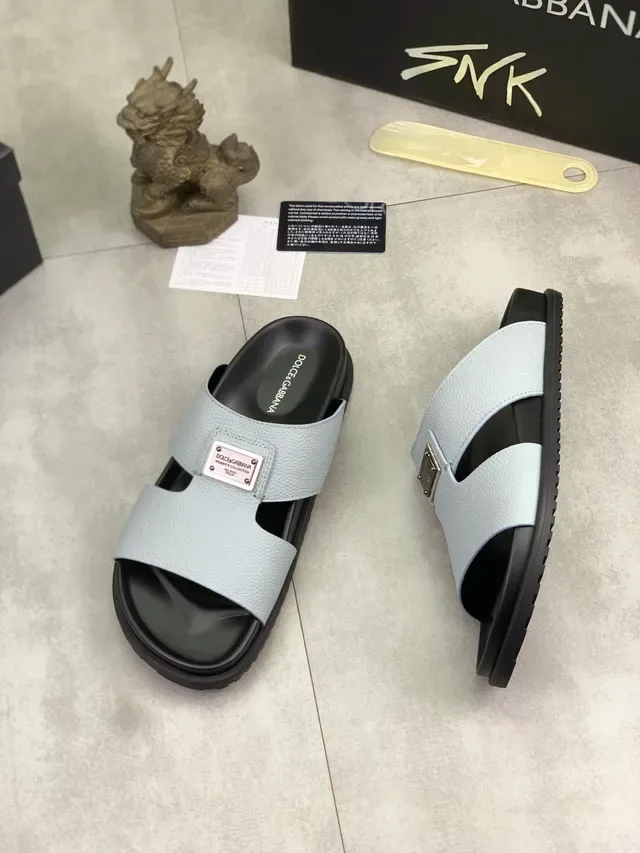 Dolce & Gabbana Sandales Slide en Cuir Texturé Gris Clair Casual 5