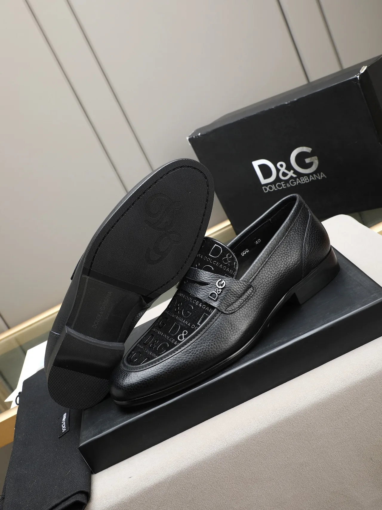 Dolce & Gabbana 黑色压纹皮革印花带乐福鞋 4