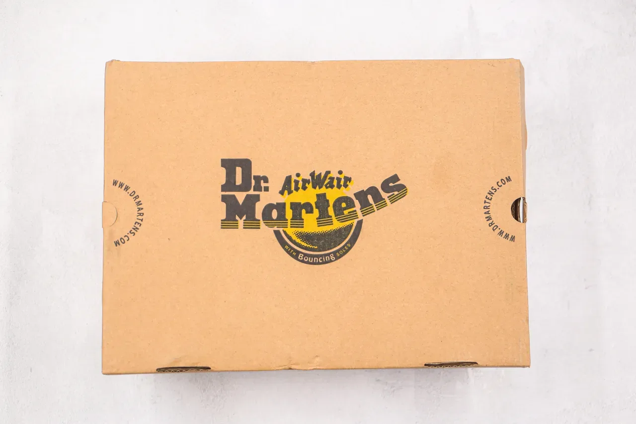 Dr. Martens 1460 Botas Cuero Negro Liso Puntada Amarilla Martin 9