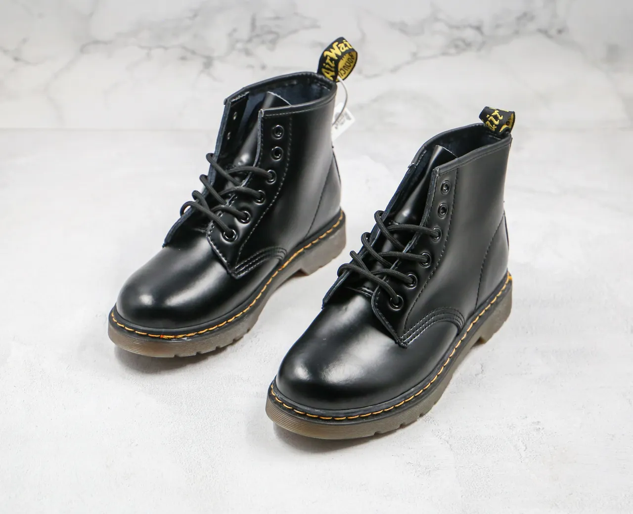 Dr. Martens 1460 亮面黑色皮革 8眼 马丁靴 10