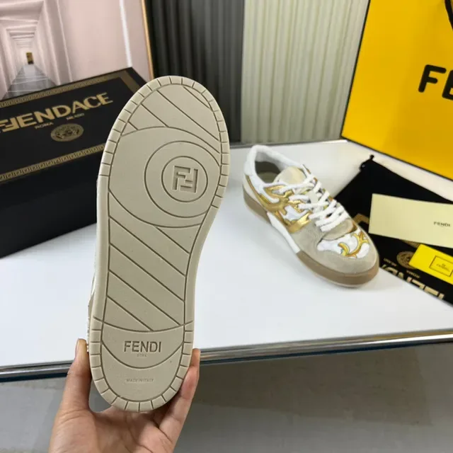 Fendi Beige Or Impression Baroque Superposition Accents Métalliques Sneakers Style de Vie 2