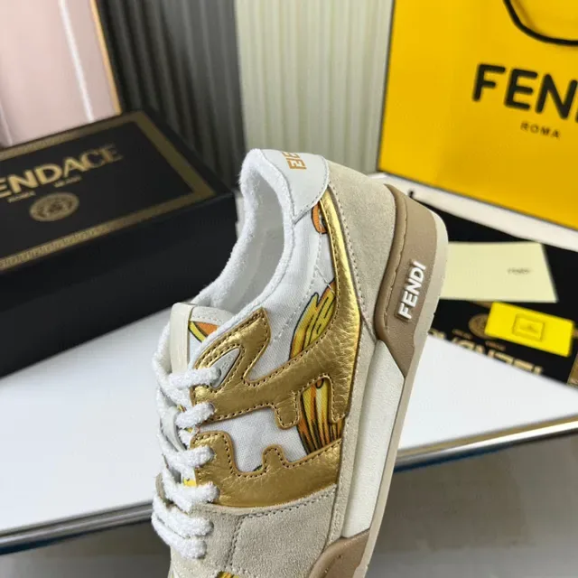 Fendi Beige Or Impression Baroque Superposition Accents Métalliques Sneakers Style de Vie 3