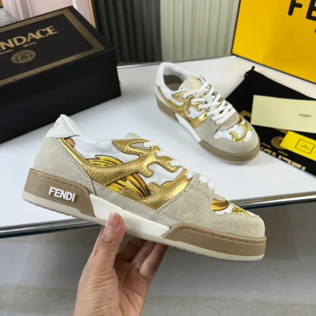 Fendi Beige Or Impression Baroque Superposition Accents Métalliques Sneakers Style de Vie 4