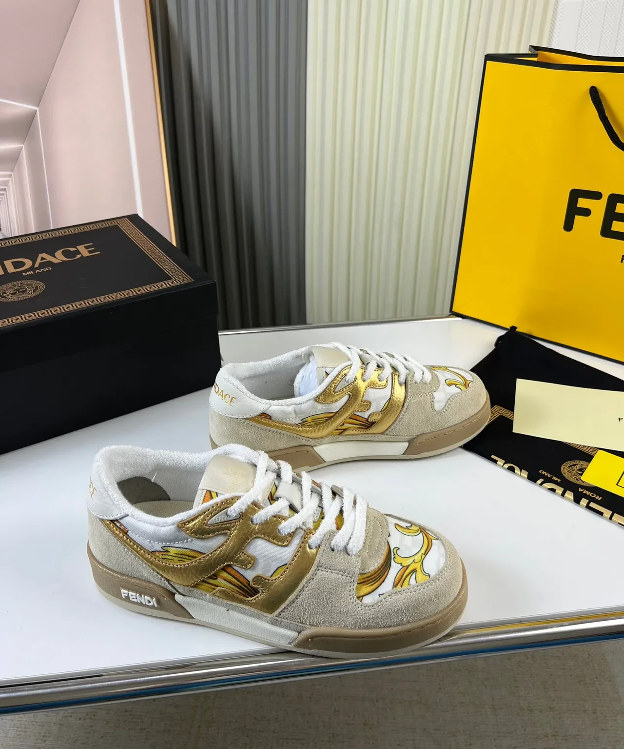 Fendi Beige Or Impression Baroque Superposition Accents Métalliques Sneakers Style de Vie 8