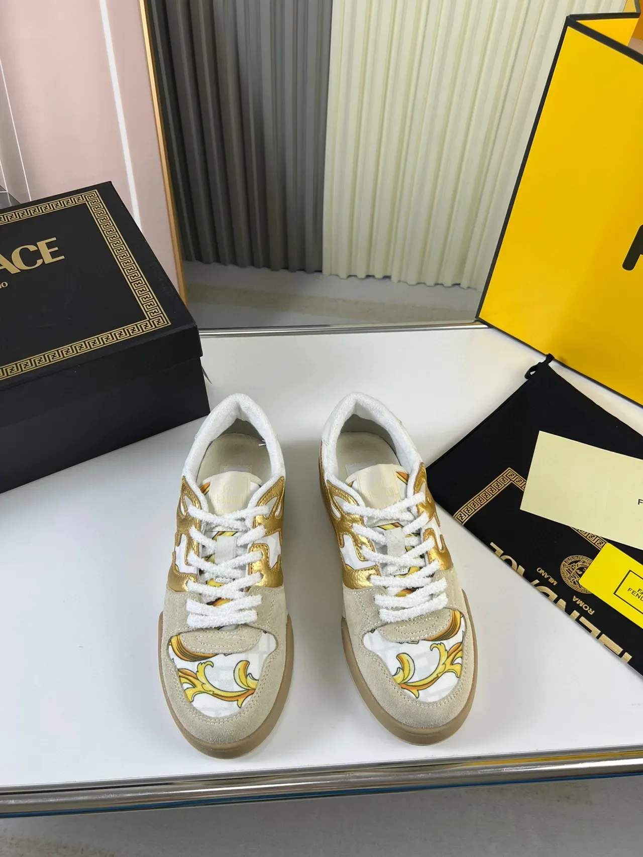 Fendi Beige Or Impression Baroque Superposition Accents Métalliques Sneakers Style de Vie 9