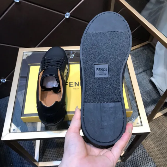Fendi Noir Beige Low-Top Cuir Supérieur Chaussures Lifestyle 3