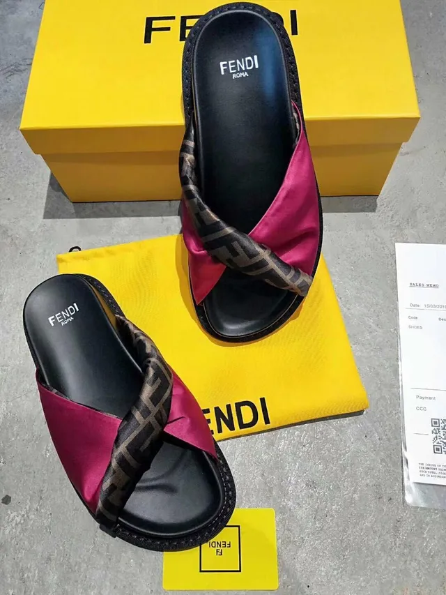 Fendi FF Alça Cruzada Deslizante Sandálias Magenta Satin 2