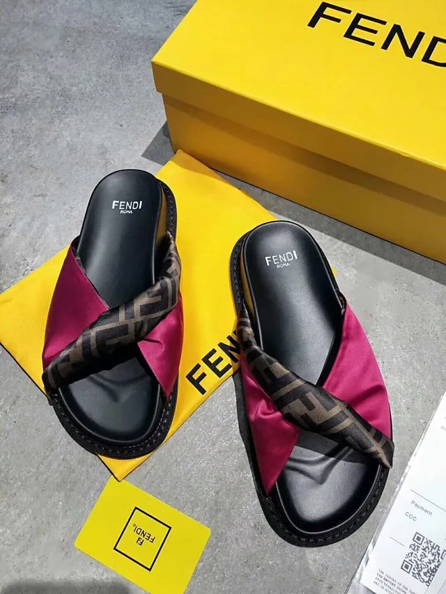 Fendi FF Alça Cruzada Deslizante Sandálias Magenta Satin 3