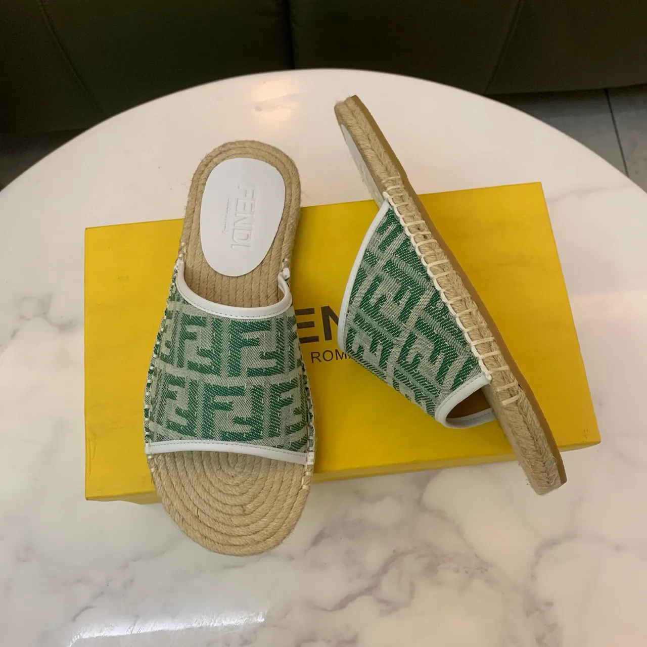 Fendi FF Espadrille Slides Vert Beige Monogram Toile Semelle Enveloppée en Jute Sandales 2