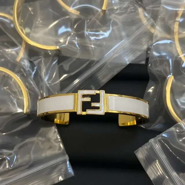 Fendi FF Logo Bracelet de poignet Émail Noir et Doré 2