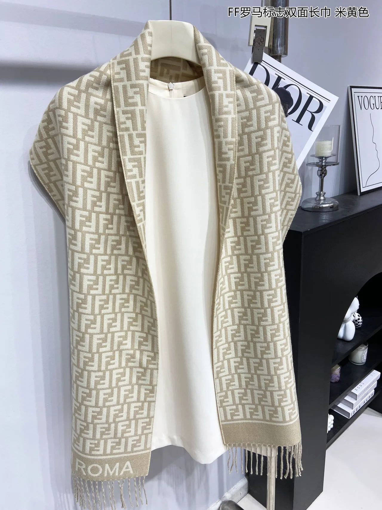 Fendi FF Monogram écharpe en cachemire beige et gris 3
