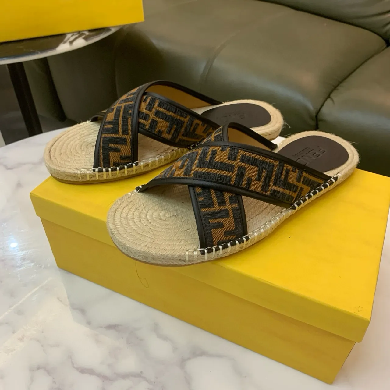 Fendi FF Monogram إسپادريل بيج أسود حزام متقاطع قاعدة مغلفة باليوت أحذية منزلية 2