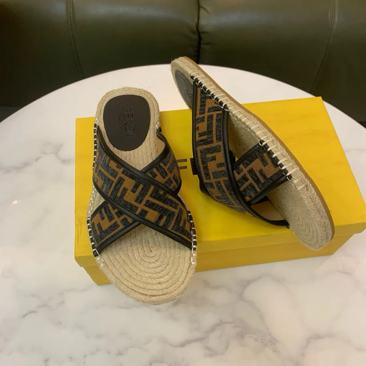 Fendi FF Monogram إسپادريل بيج أسود حزام متقاطع قاعدة مغلفة باليوت أحذية منزلية 3