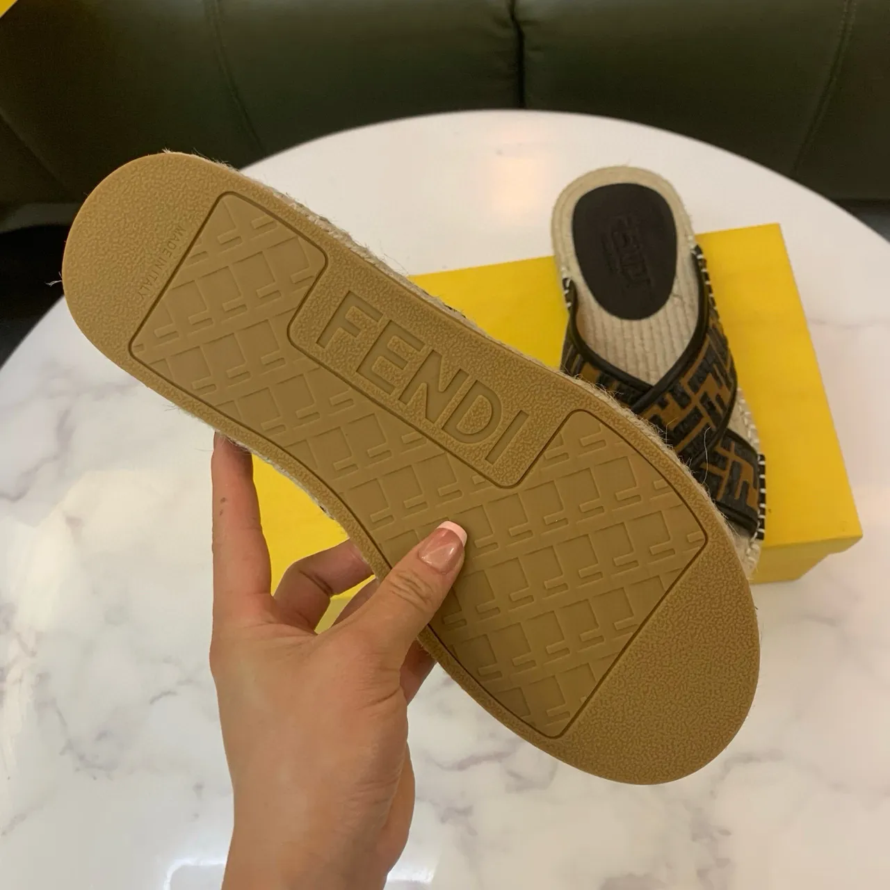 Fendi FF Monogram إسپادريل بيج أسود حزام متقاطع قاعدة مغلفة باليوت أحذية منزلية 6