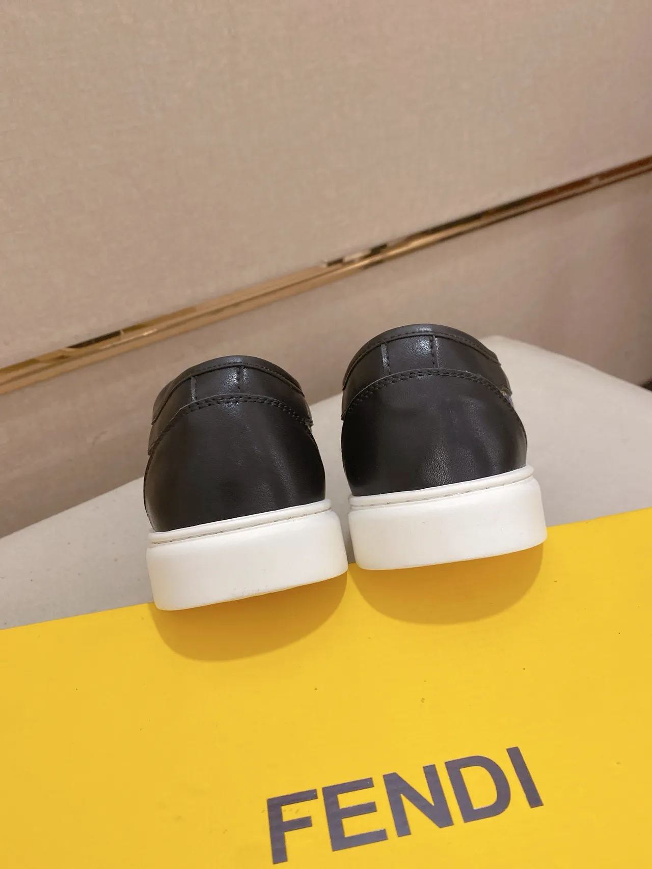 Fendi FF Monogram Chaussures Lifestyle en Cuir Navy et Jaune Cap-Toe 3