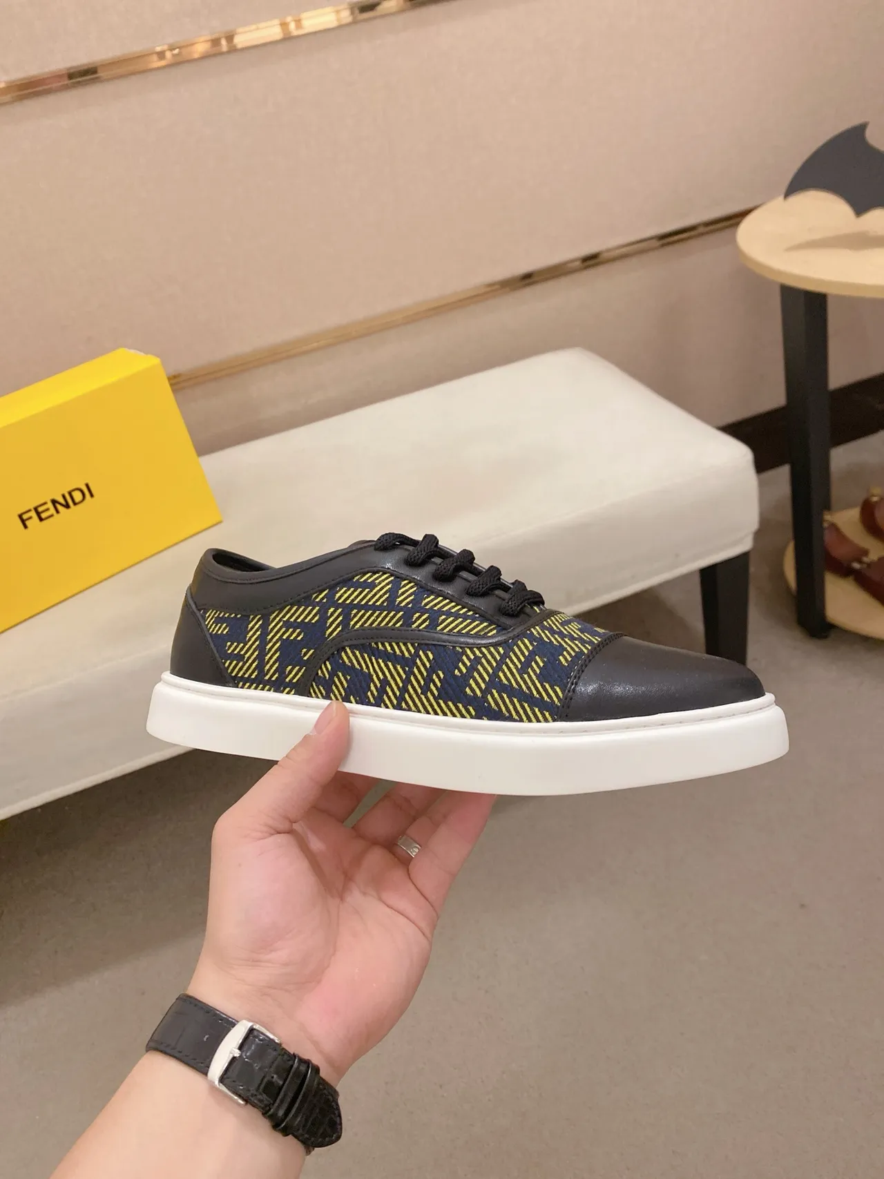 Fendi FF Monogram Chaussures Lifestyle en Cuir Navy et Jaune Cap-Toe 5