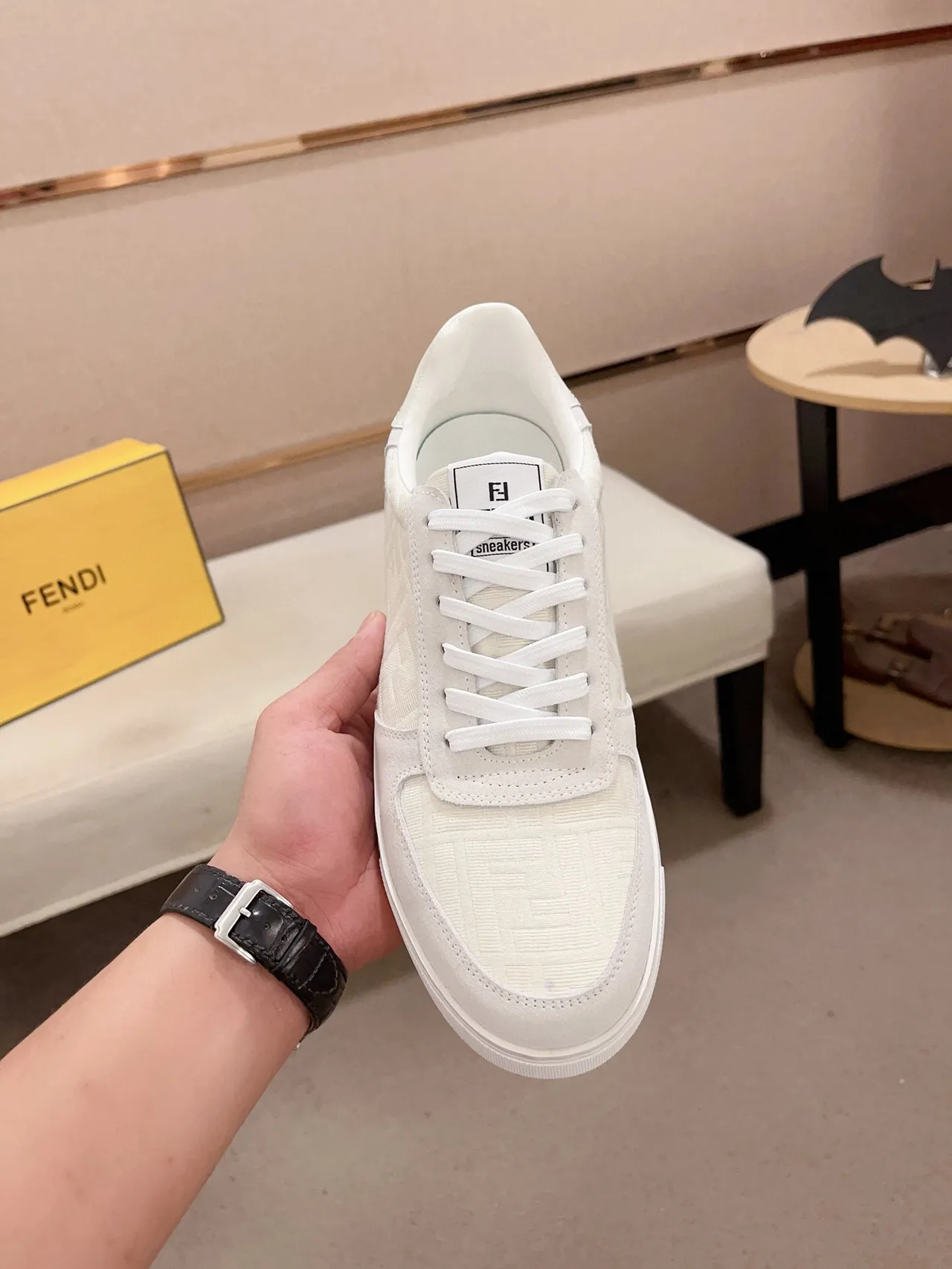 Fendi First sneakers lifestyle blanches beige monogrammées en textile et daim à lacets basses 2