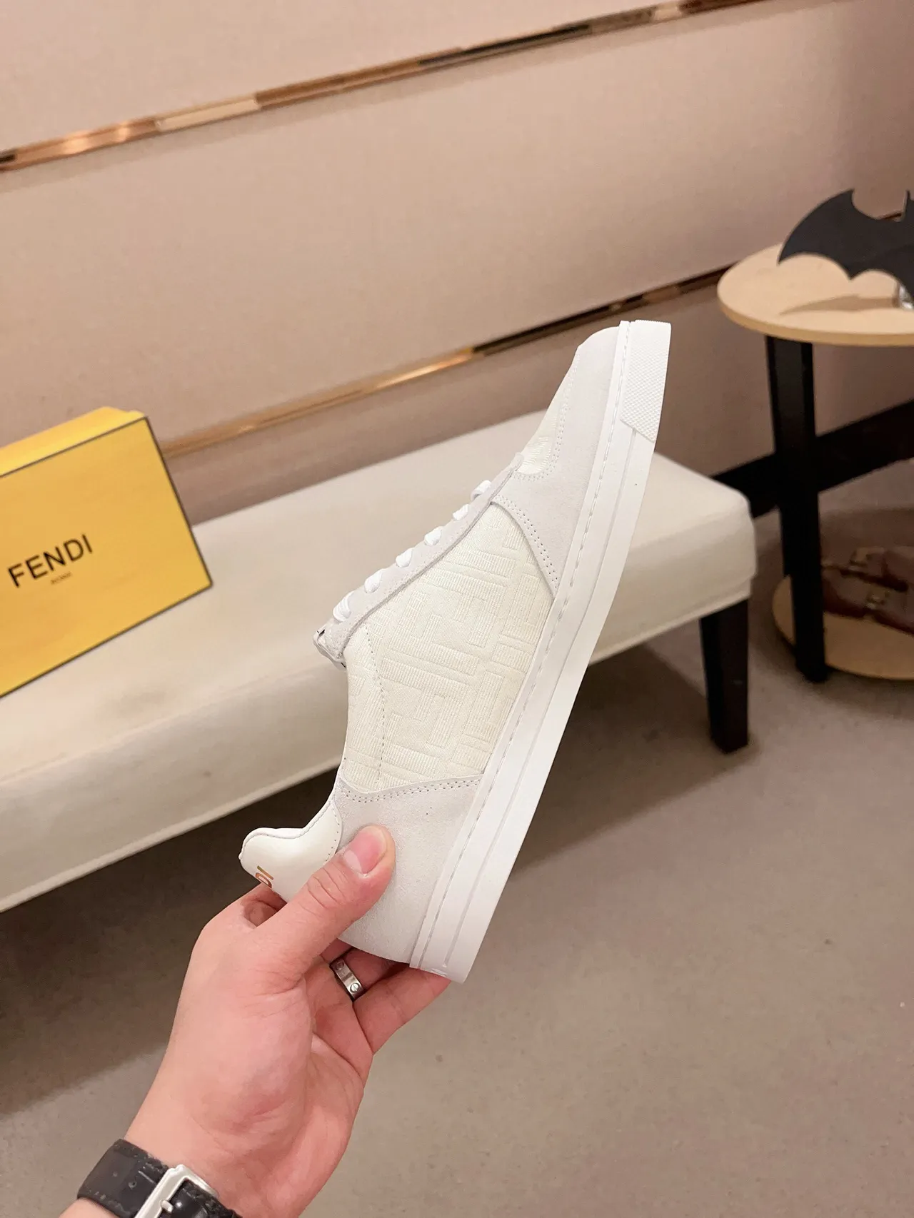 Fendi First sneakers lifestyle blanches beige monogrammées en textile et daim à lacets basses 5