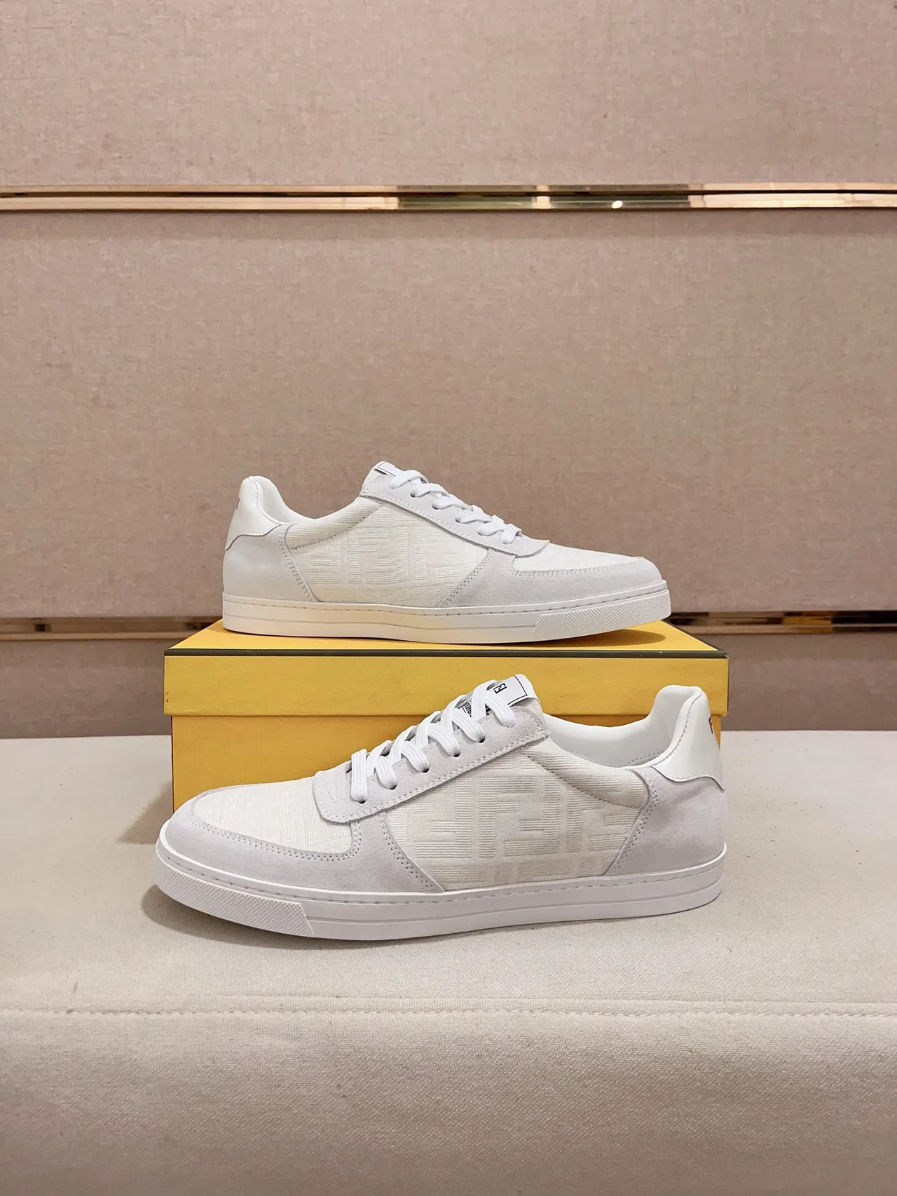 Fendi First sneakers lifestyle blanches beige monogrammées en textile et daim à lacets basses 7