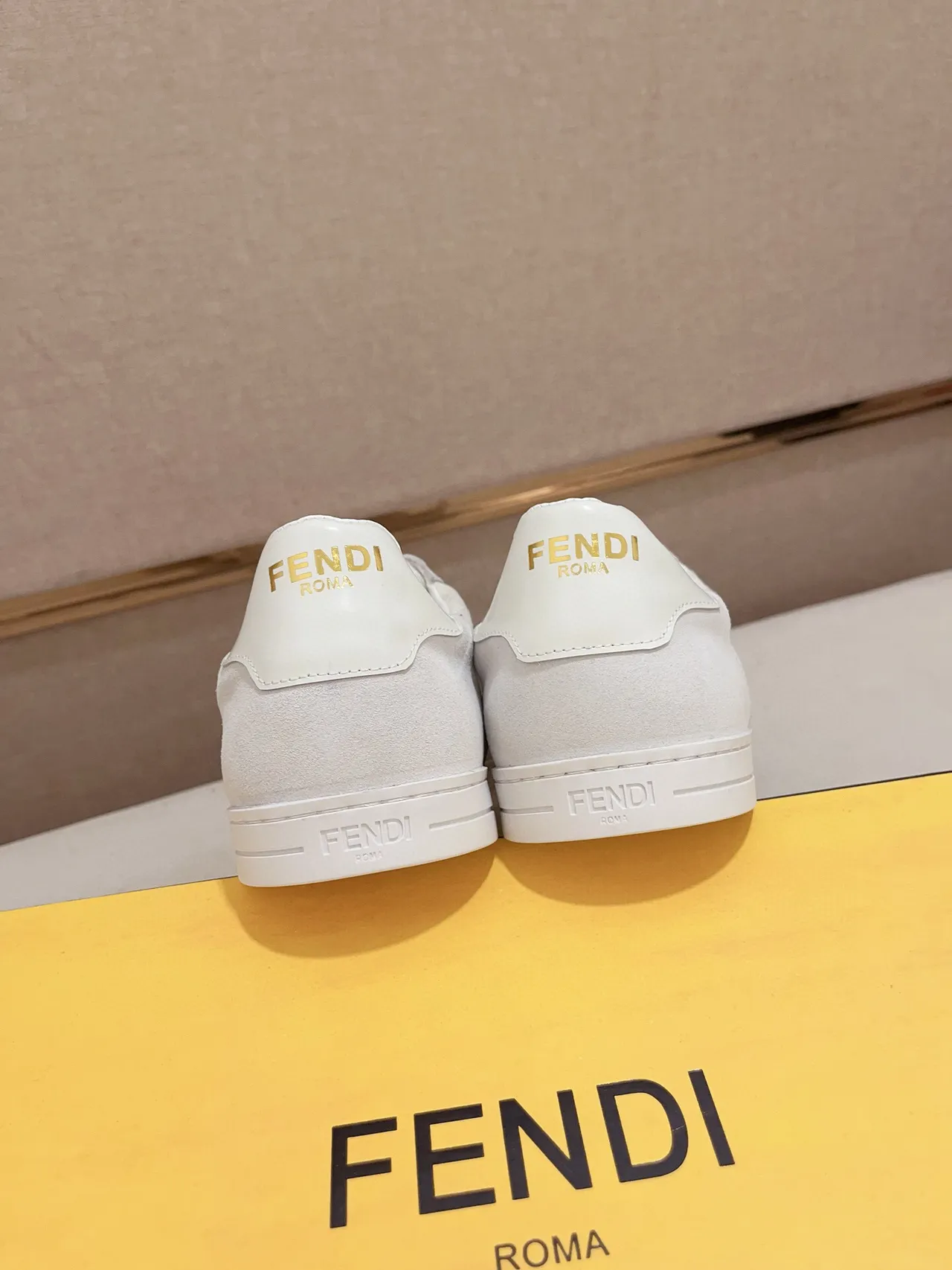 Fendi First sneakers lifestyle blanches beige monogrammées en textile et daim à lacets basses 8
