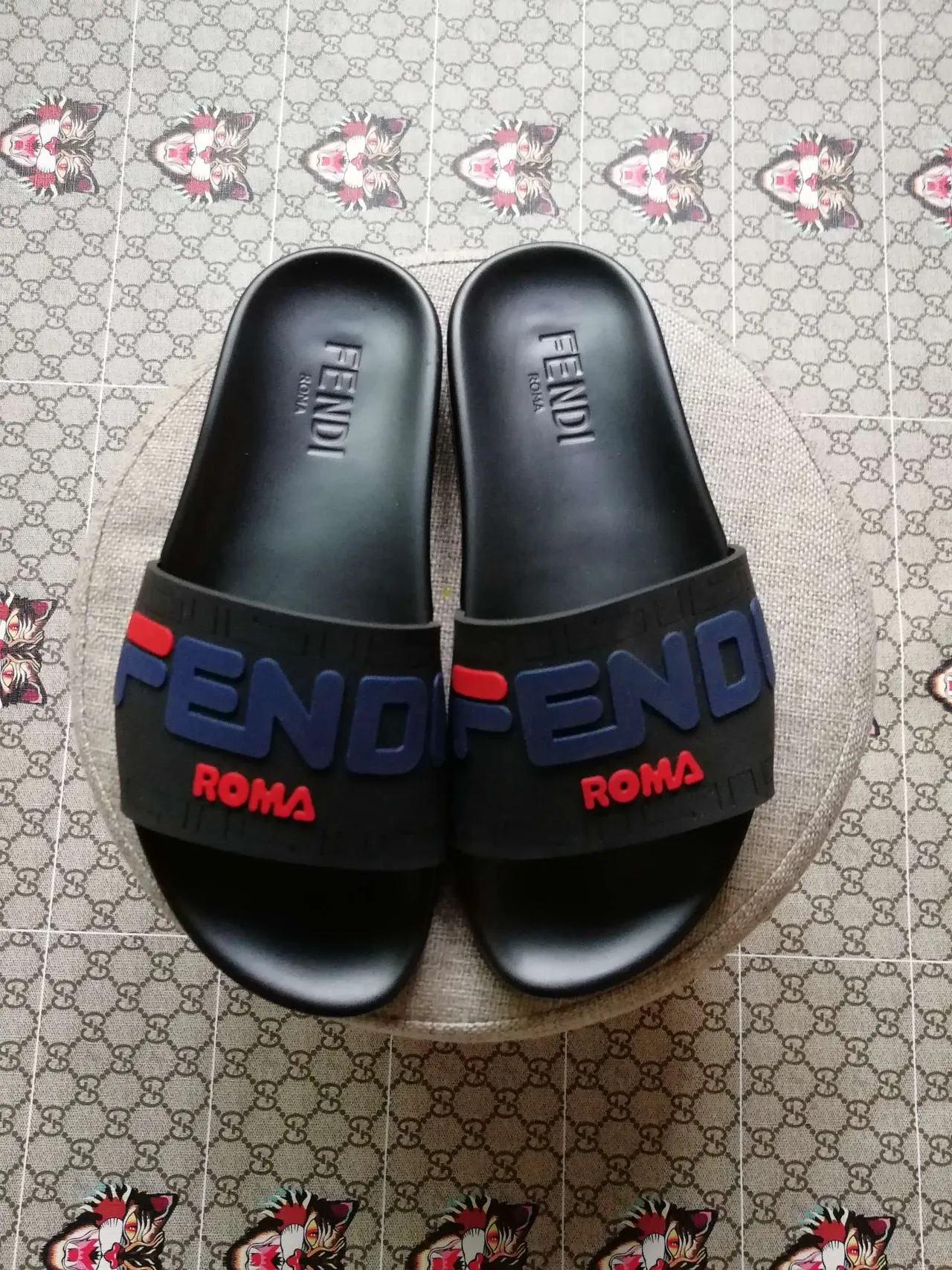 Fendi Roma logo glisse noir bleu rouge pantoufles 4