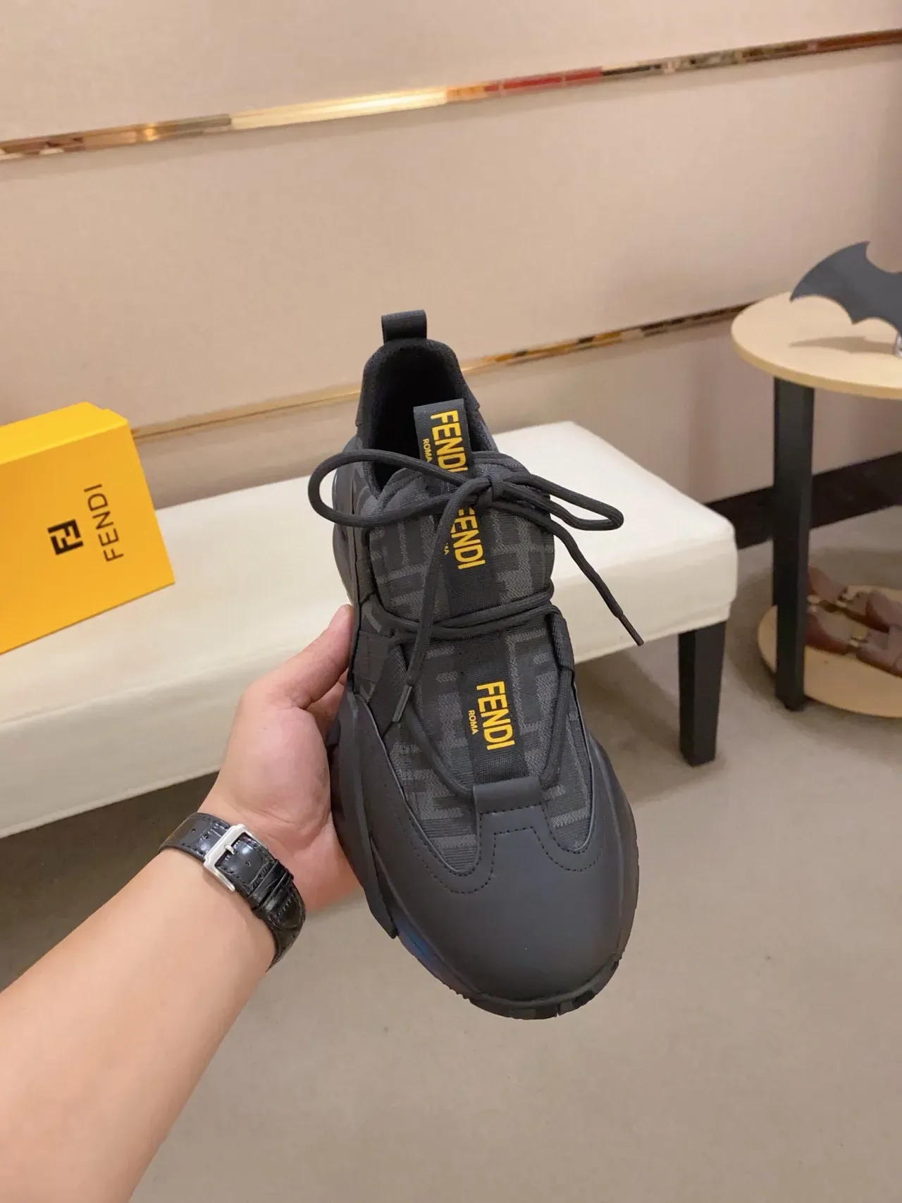 Fendi Runner Sneakers Chunky Noires Jaunes avec Suela Sculptée en Tissu Monogramé 5