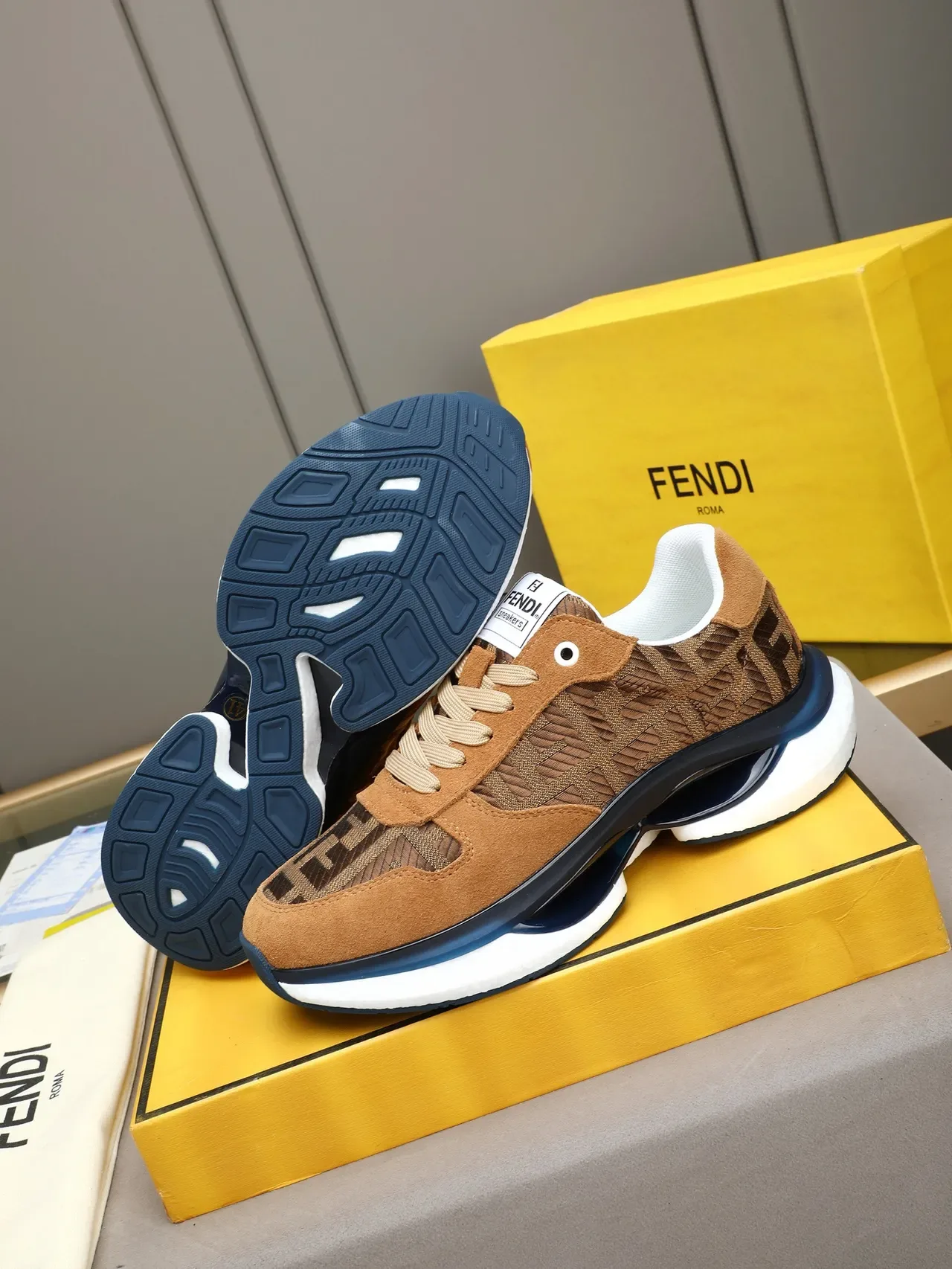 Fendi Runner FF Monogram أحذية رياضية بني سويد 5