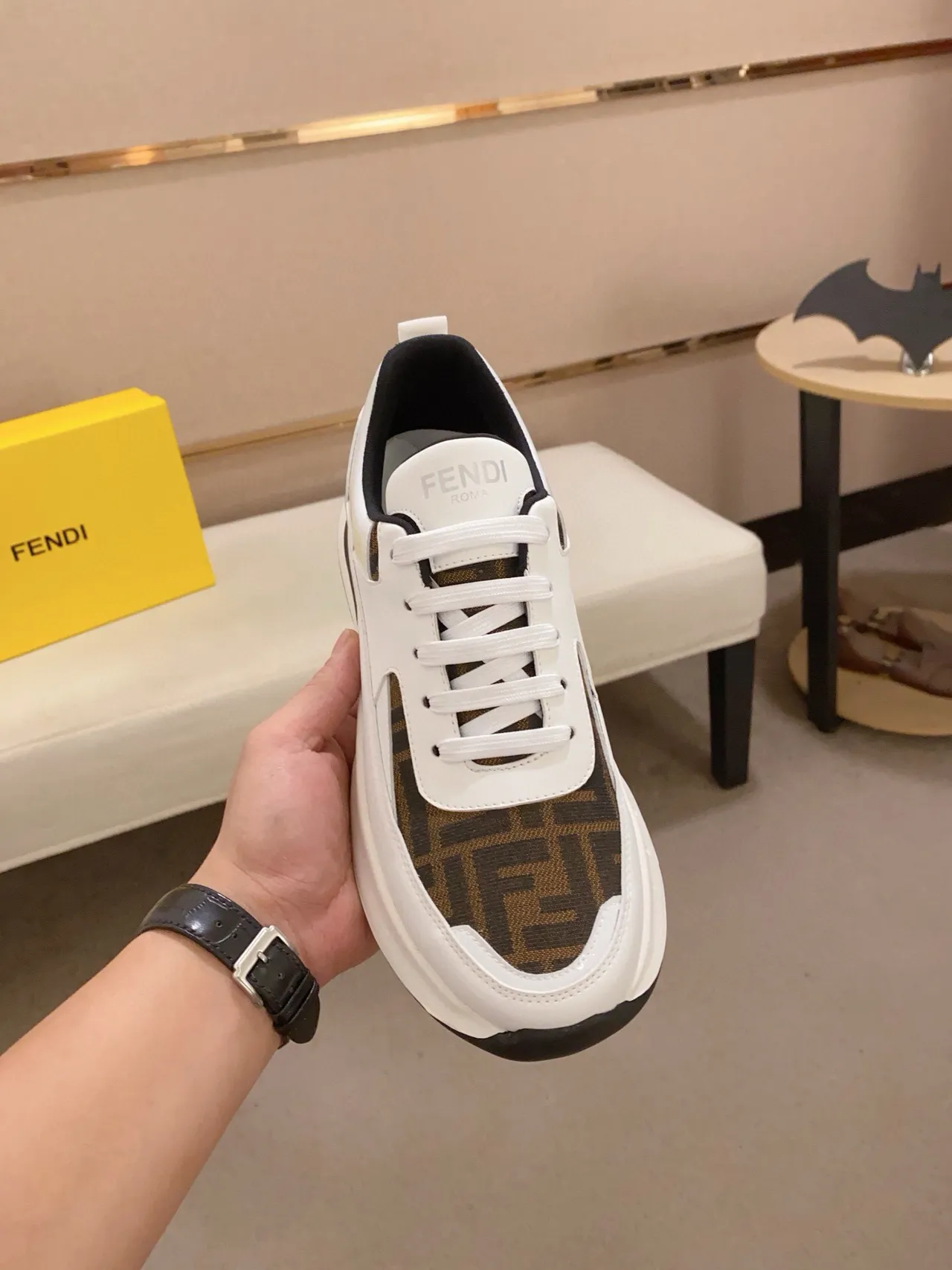 Fendi Runner أبيض وبني Monogram حذاء رياضي سميك 2