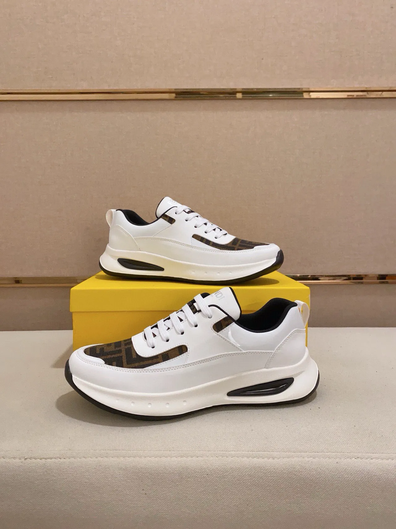 Fendi Runner أبيض وبني Monogram حذاء رياضي سميك 7