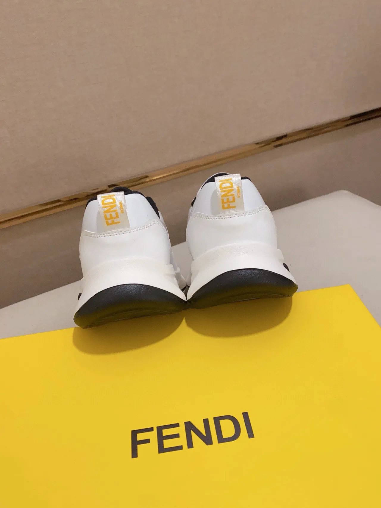 Fendi Runner أبيض وبني Monogram حذاء رياضي سميك 8
