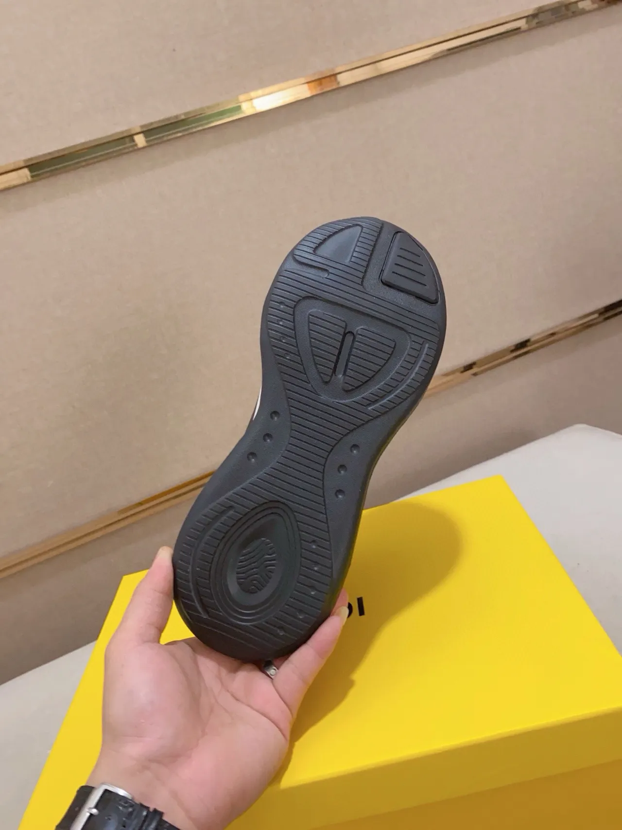 Fendi Runner أبيض وبني Monogram حذاء رياضي سميك 9