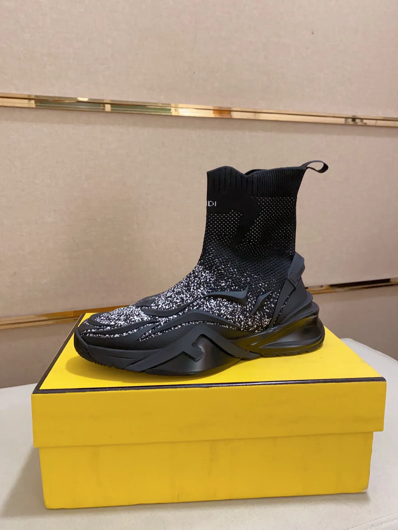 Fendi Speed Trainer Tênis Chunky Preto com Malha de Meia Ajustada com Motas 7