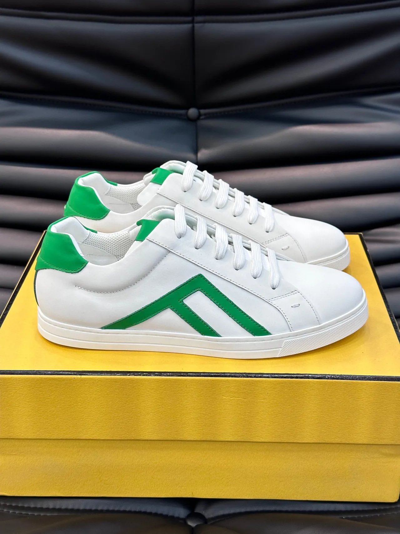 Fendi Sneakers Lifestyle Blanc et Vert Low-Top Cuir Superior 2