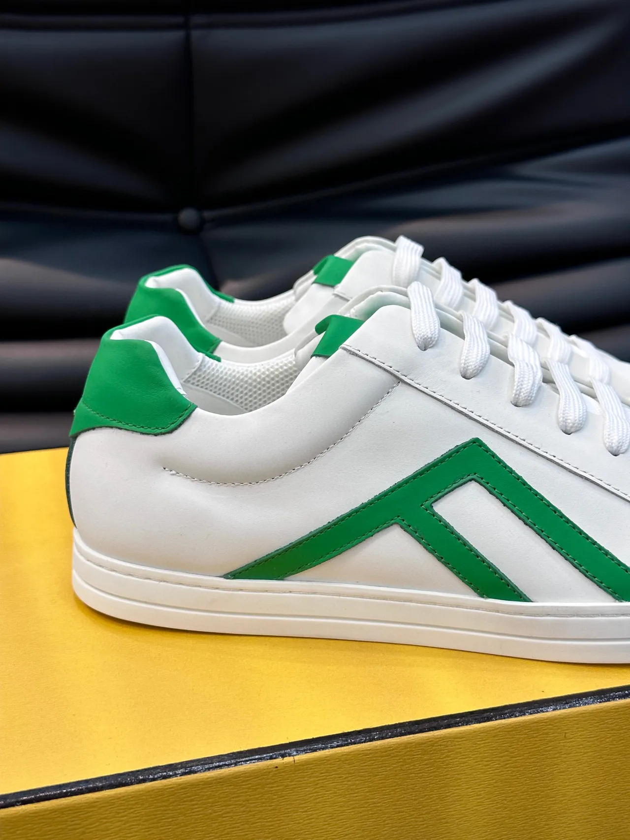 Fendi Sneakers Lifestyle Blanc et Vert Low-Top Cuir Superior 5