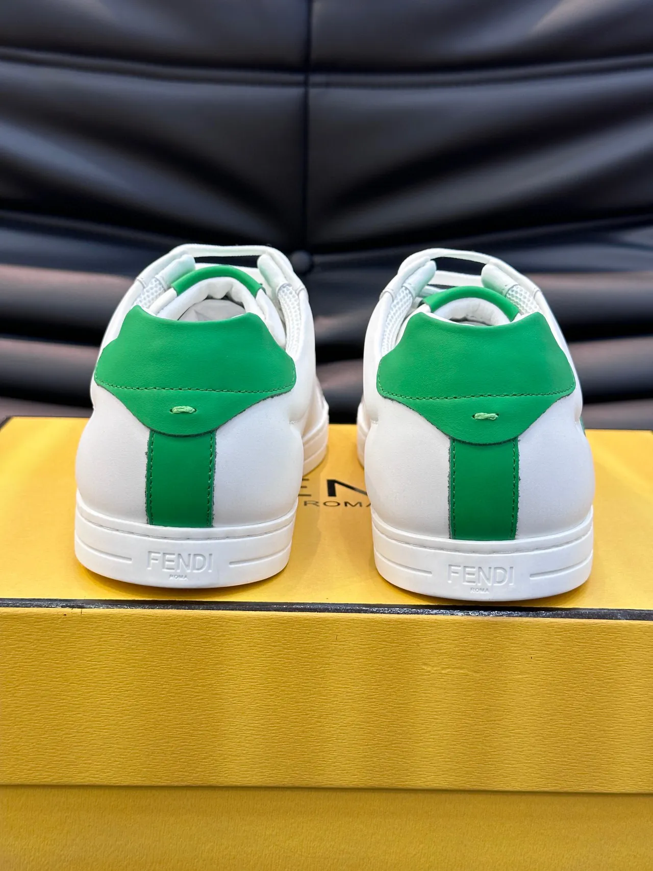 Fendi Sneakers Lifestyle Blanc et Vert Low-Top Cuir Superior 7