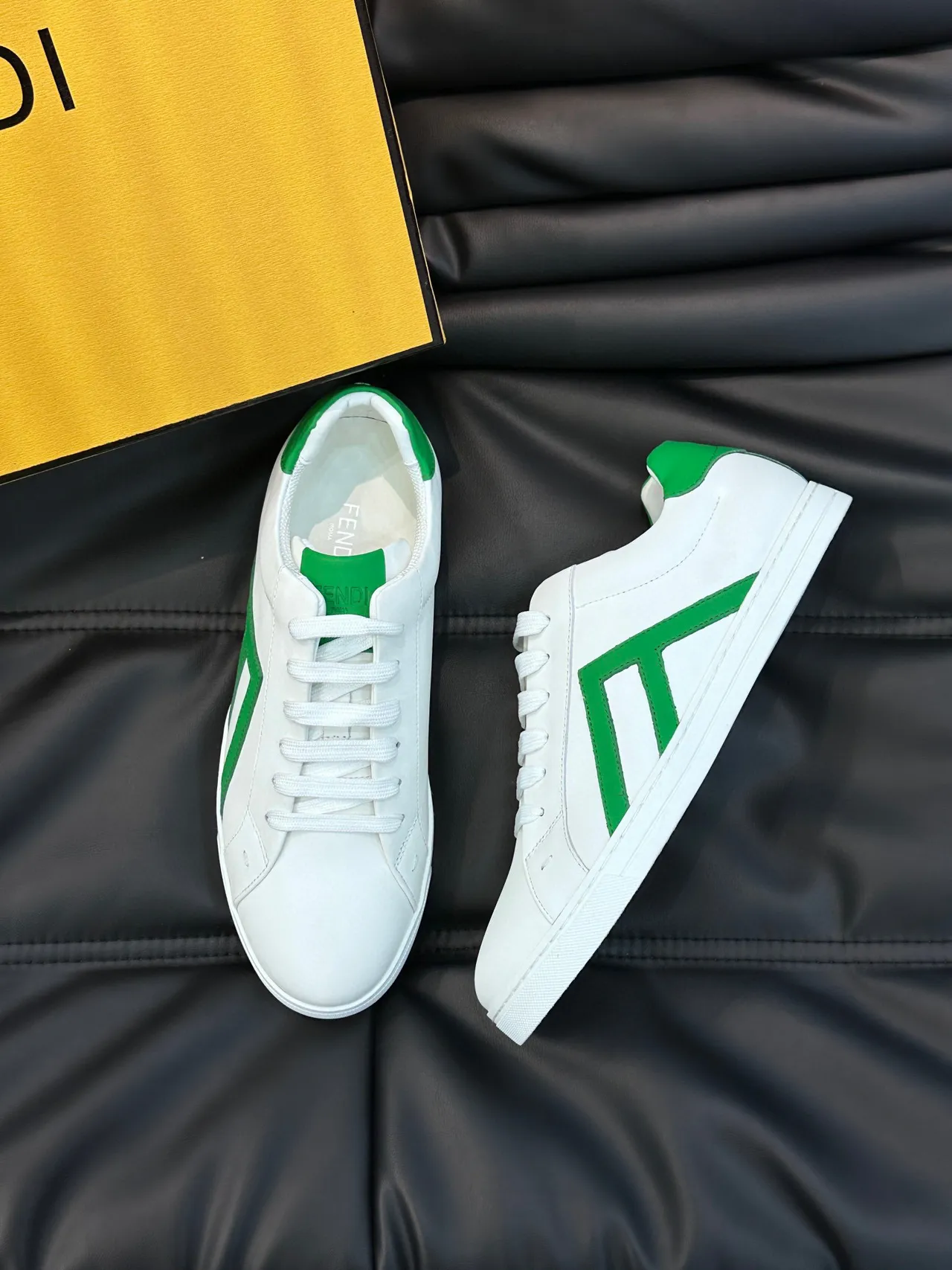 Fendi Sneakers Lifestyle Blanc et Vert Low-Top Cuir Superior 9