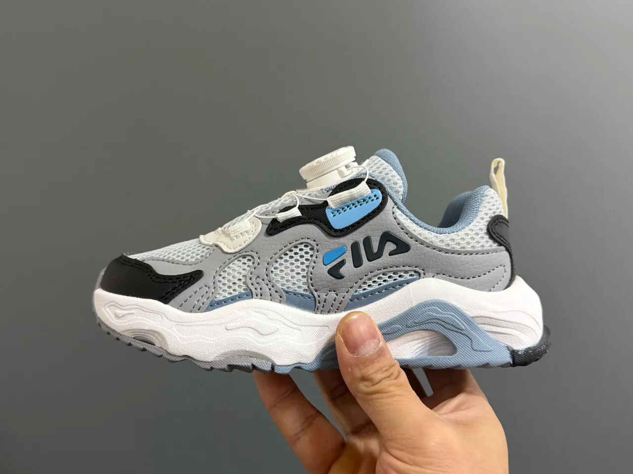 Fila Gris Bleu BOA Fermeture Dial Sculpted Wavy Midsole Chunky Sneakers 24