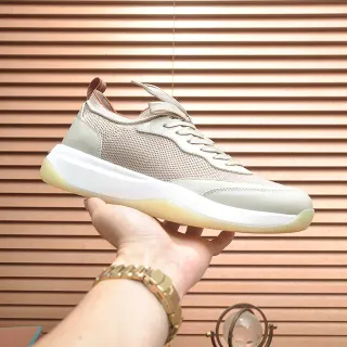 Tênis lifestyle bege e verde sage green em malha