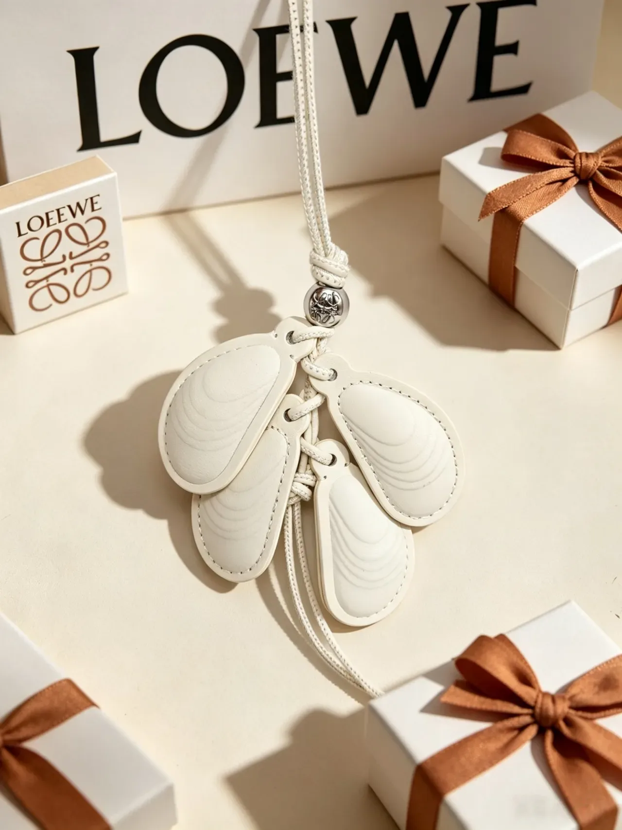 Beige White Sculpted Shell Charms Braided Cord Attachment Handbag 2