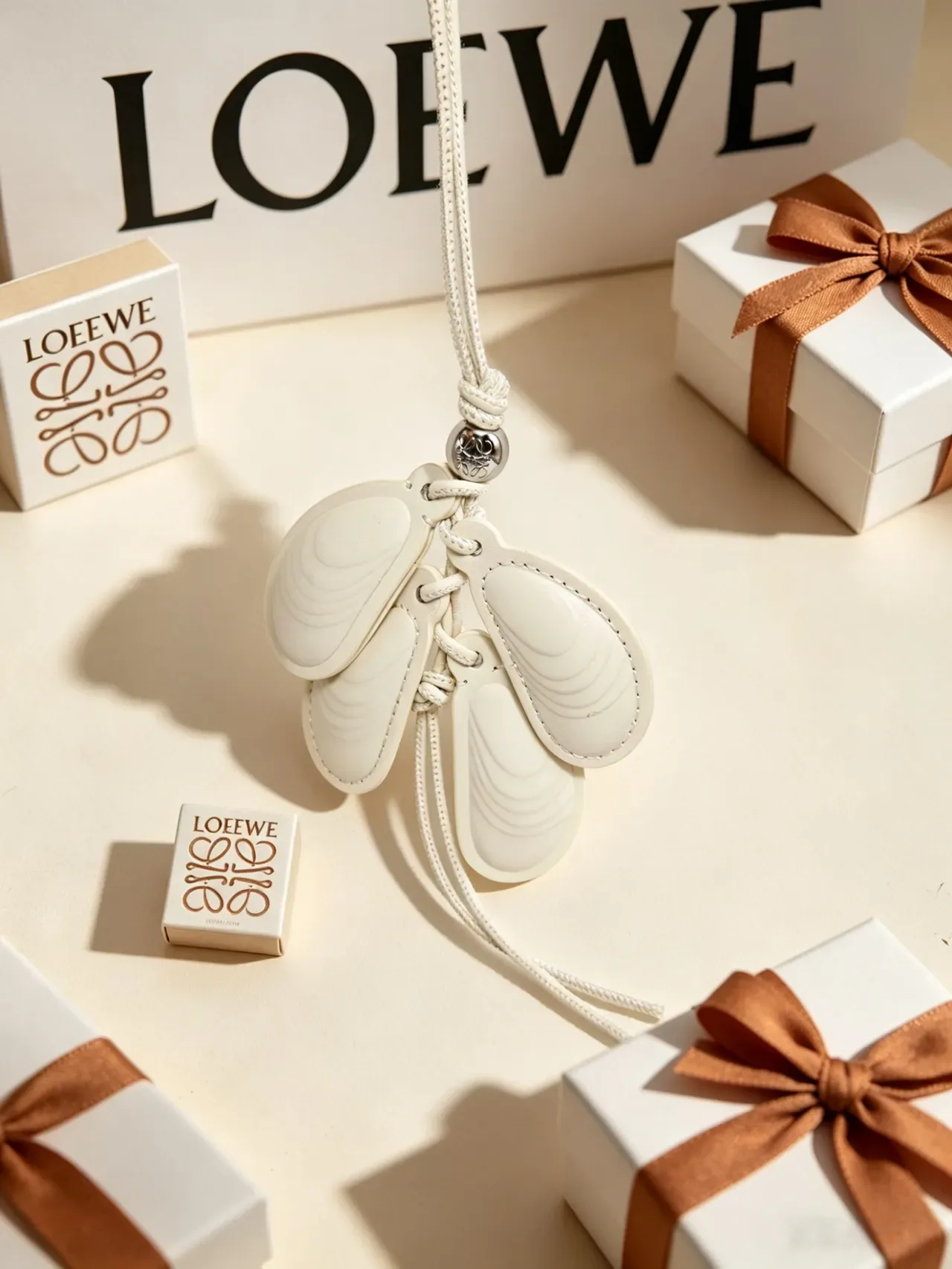 Beige White Sculpted Shell Charms Braided Cord Attachment Handbag 3