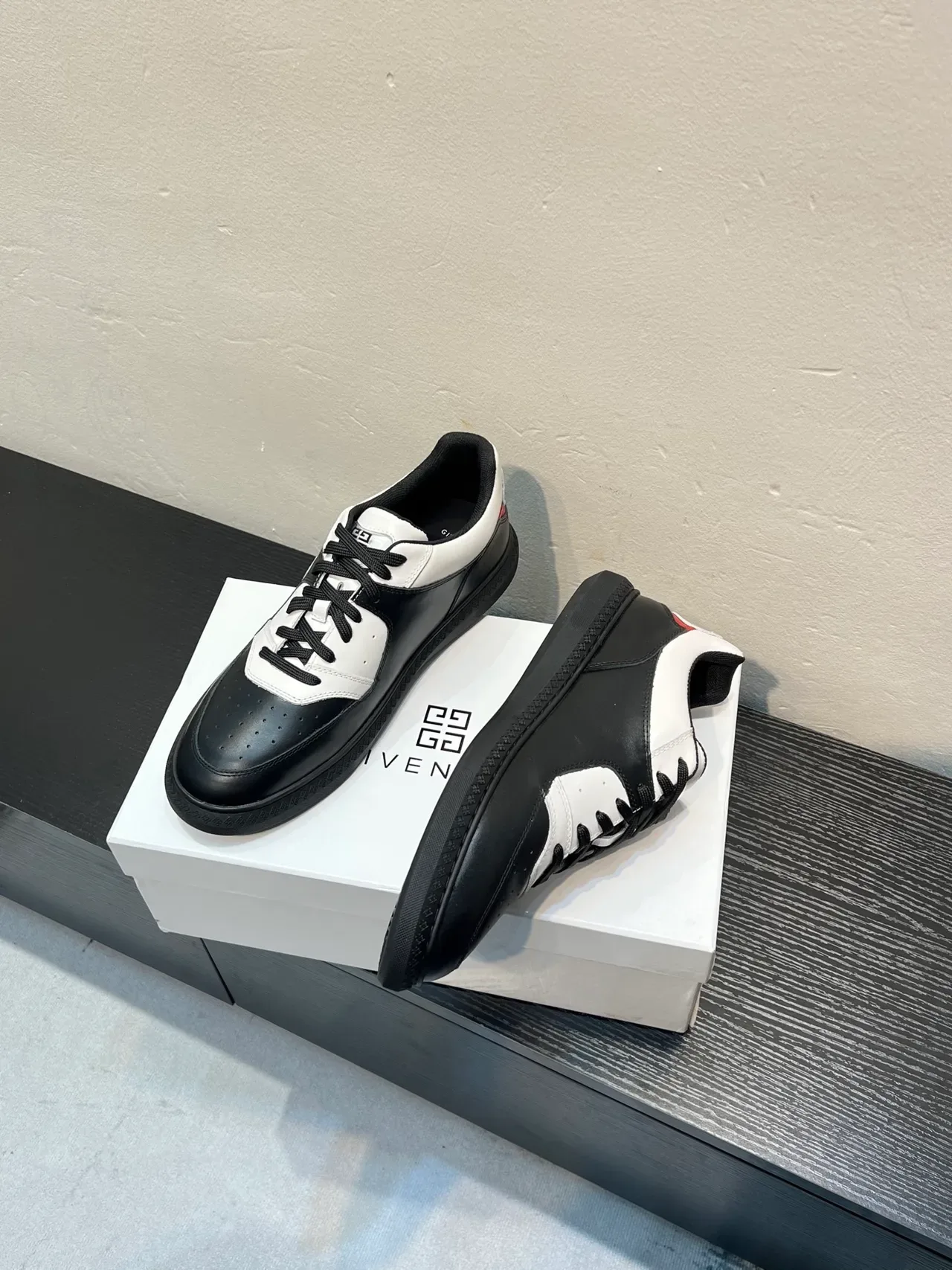 Black and White Two-Tone Leather Lifestyle Sneaker 4