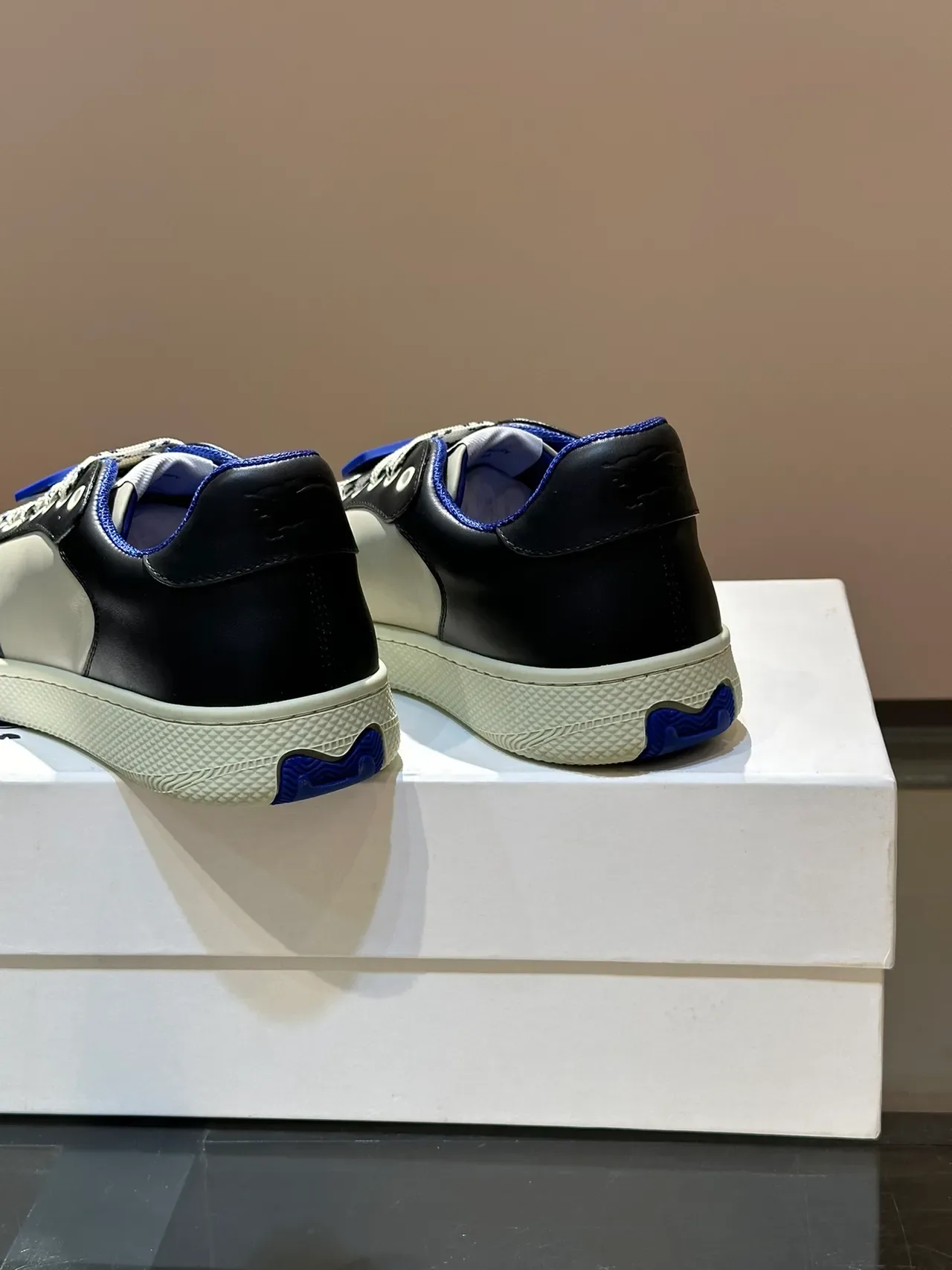 Black Blue Panelled Two-Tone Upper Contrast Lining And Toggles Sneakers 3