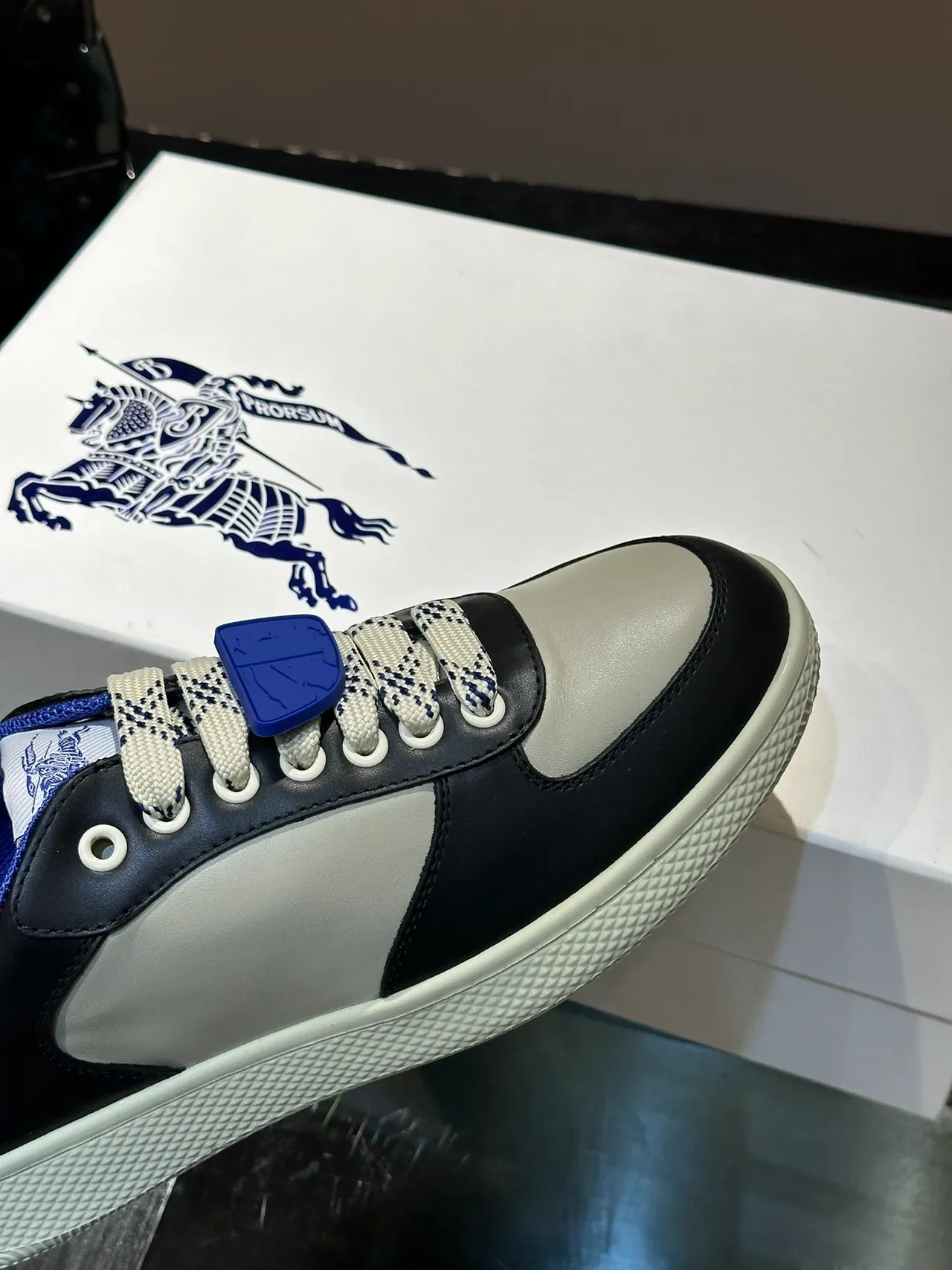 Black Blue Panelled Two-Tone Upper Contrast Lining And Toggles Sneakers 4