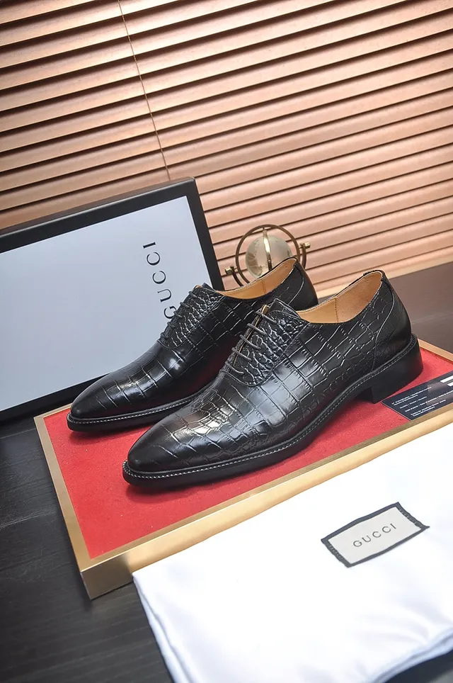 Black Crocodile-Embossed Cap-Toe Oxford Shoes 4
