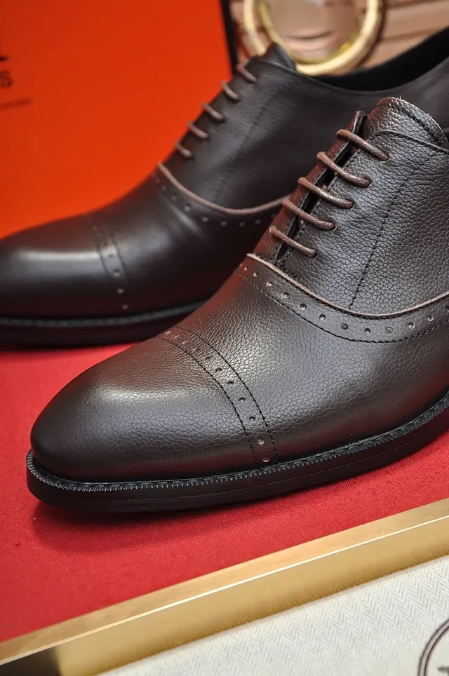 Black Leather Cap-Toe Brogue Oxford Shoes 2