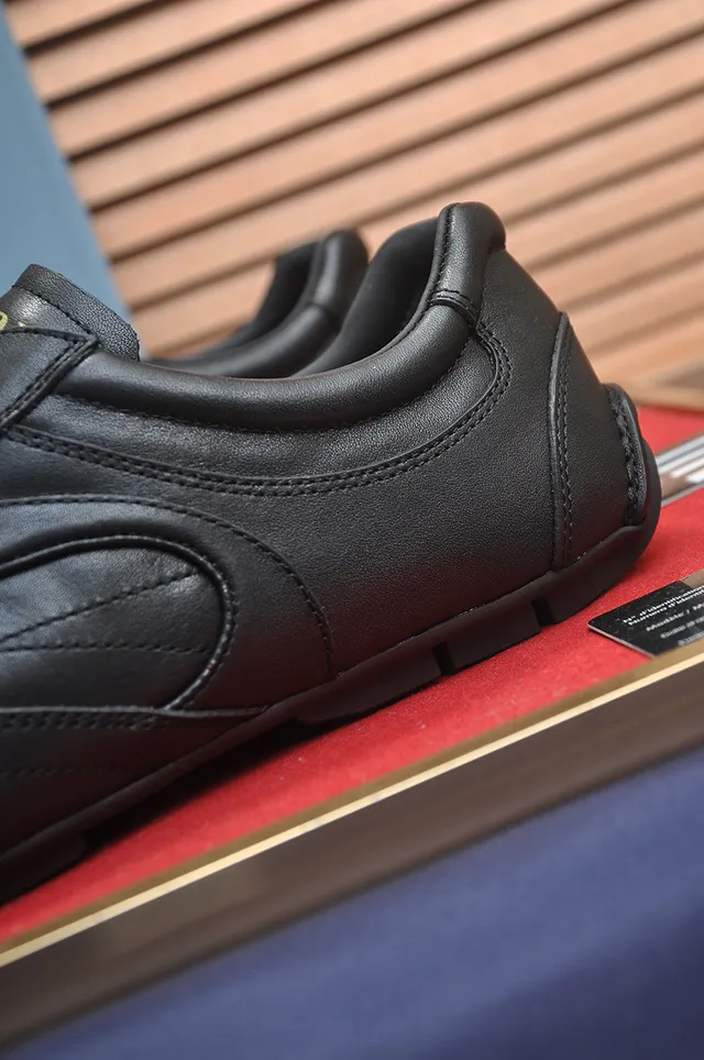 Black Leather Low-Top Lace-Up Casual Shoe 2