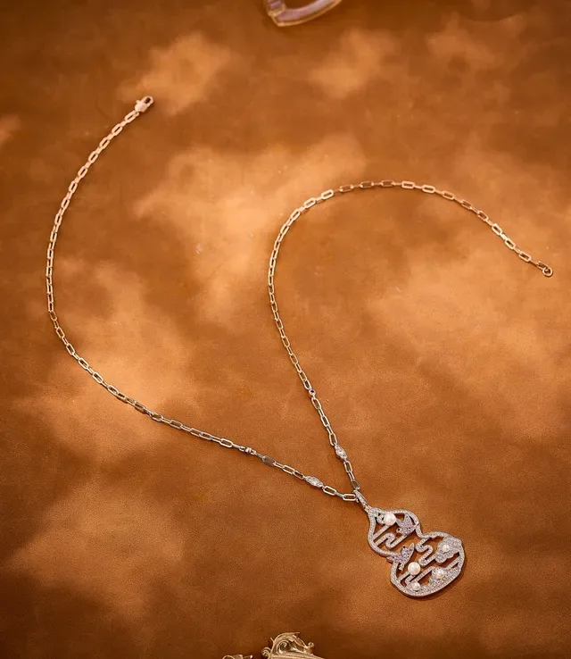 Black Pink Gourd-Shaped Pendant Pavé-Set Stones Necklace 2